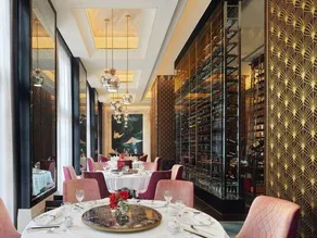 The Grand Suites at Four Seasons - Image 3