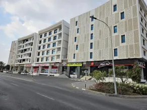Qauite and convenient location - Image 4