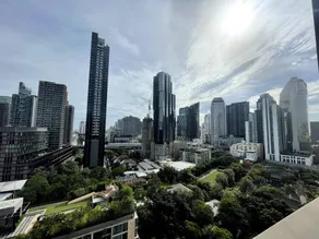 Modern Condo in Khlong Toei Balcony, Gym, Fast WiFi - Image 4