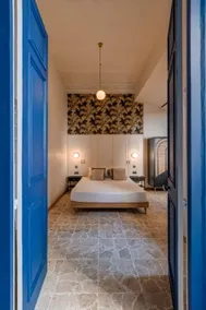 Exquisite Apartment with Patio - Image 2