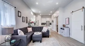 Modern Adorable Arboretum bungalow - Image 2