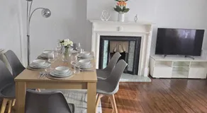 Coastal Comfort in Leigh Ideal for Work & Leisure - Image 5