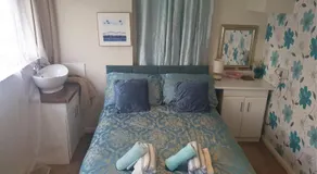 Self Contained Rooms in Central Torquay - Image 4