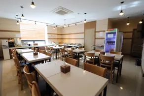 Hotel Airport - Image 3