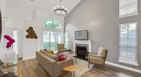 The Paramour comfy home with ground floor bedroom and fenced in yard - Image 3