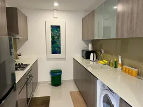 Lovely 2-Bedroom Luxury Apartment with Pool - Image 4