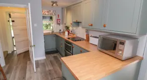 Hillside Cottage - Image 4