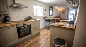 Waters Edge Holiday Apartments - Image 2