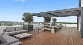 Modern Spacious City Pad with Rooftop Pool and Gym - Image 2