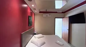 Alpha Motel - Image 5