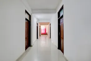 Hotel O Royal - Image 2