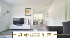 Woodside Apartment - Image 2
