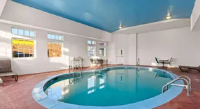 Super 8 by Wyndham Elizabethtown - Image 2