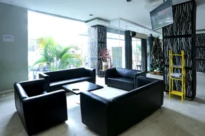 Super OYO Townhouse OAK Hotel Fiducia Pondok Gede - Image 5