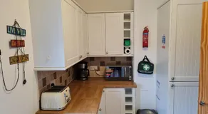 Modern Spacious Central Apartment - Image 4