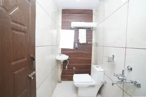 OYO 36983 Hotel Aasha Laxmi - Image 3