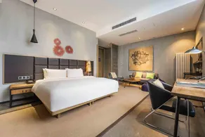 Time Tunnel Designer Hotel - Image 2