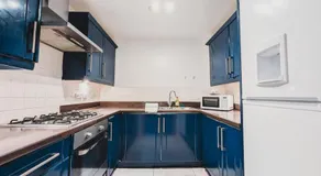 Modern 2-Bed Near Braehead - Image 5