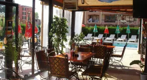 Friends Family Hotel - Free Parking - Image 2