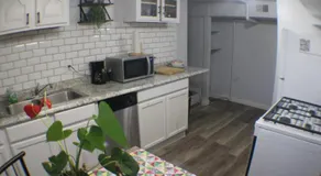Modern 1 BR Apt - Easy Parking 5 min from Downtown - Image 3
