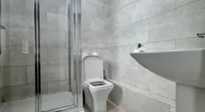 Comfort Heathrow Stay 5 Mins to the Terminal - Image 5
