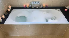 The Penthouse Bowness Tranquil Loft Jacuzzi Bath & Complimentary Cascades Spa Membership - Image 3