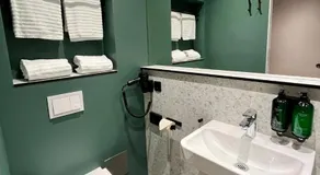 Green Nights Hotel - Image 5