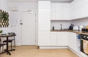 1 Bed Apartment in Aylesbury, by ARP HOMES, Town Centre, Perfect Location for Business & Long Stays - Image 5