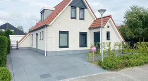 Holiday Home with Pet-Friendly Garden - Image 4