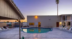 Lake Havasu Oasis - Image 5