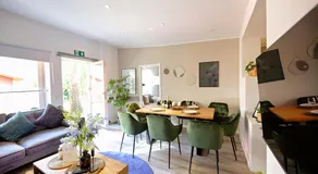 Peaceful City Garden Apartment - Image 5