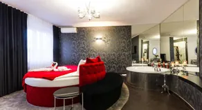 Riverside Hotel - Image 2