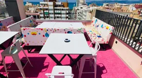 We Street Hostel - Albergue - Image 4