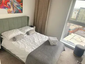 Amazing Skyline Views 3BR Duplex With Free Parking - Image 2