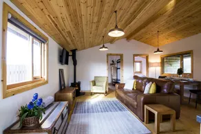 Laurel Lodge - 2 Bedroom Log Cabin - St Florence - Image 2