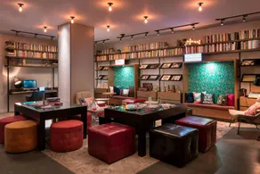 Moxy Chicago Downtown - Image 5