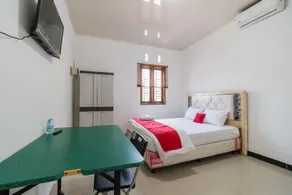RedDoorz near Terminal Bubulak Bogor - Image 2