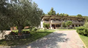 Elena Apartments & Studios - Image 4