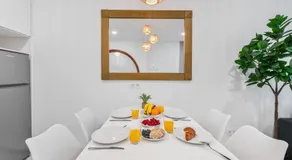 Sunlit Modern Stay - Image 5