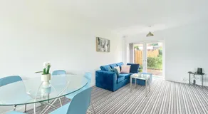 Luxehome-3BR-7guest-Freeparking-garden - Image 3