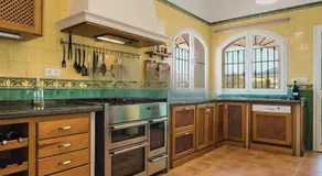Spacious Villa with Exceptional Views in Malaga - Image 4