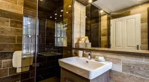 Beautiful Listed Flat with Private Garden, Birnam - Image 2