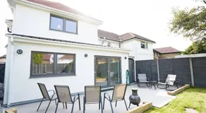 Home from home - 4 Double Bed House with Parking - Image 4