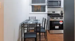 Two Bedroom house in Skokie with full kitchen and parking - Image 5