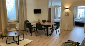 Familienorientierte Wohnung mit Garten und Terrasse - Image 2