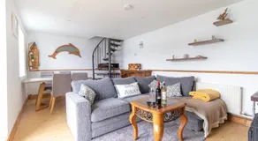Glandore Cliff Cottage Getaway - Sea Access with Private Pier - Image 2
