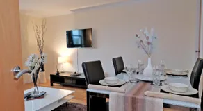 RiverView-2Br-Sleeps4-CityCentre-Parking-FastWiFi - Image 4