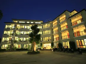 The Xym Hotel - Image 2
