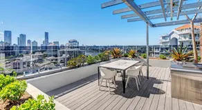 Lovely 2 Bedroom Executive Apartment - Image 4