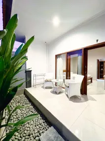 Suite 7 at TWIN GUEST HOUSE at Batu Belig - Image 5